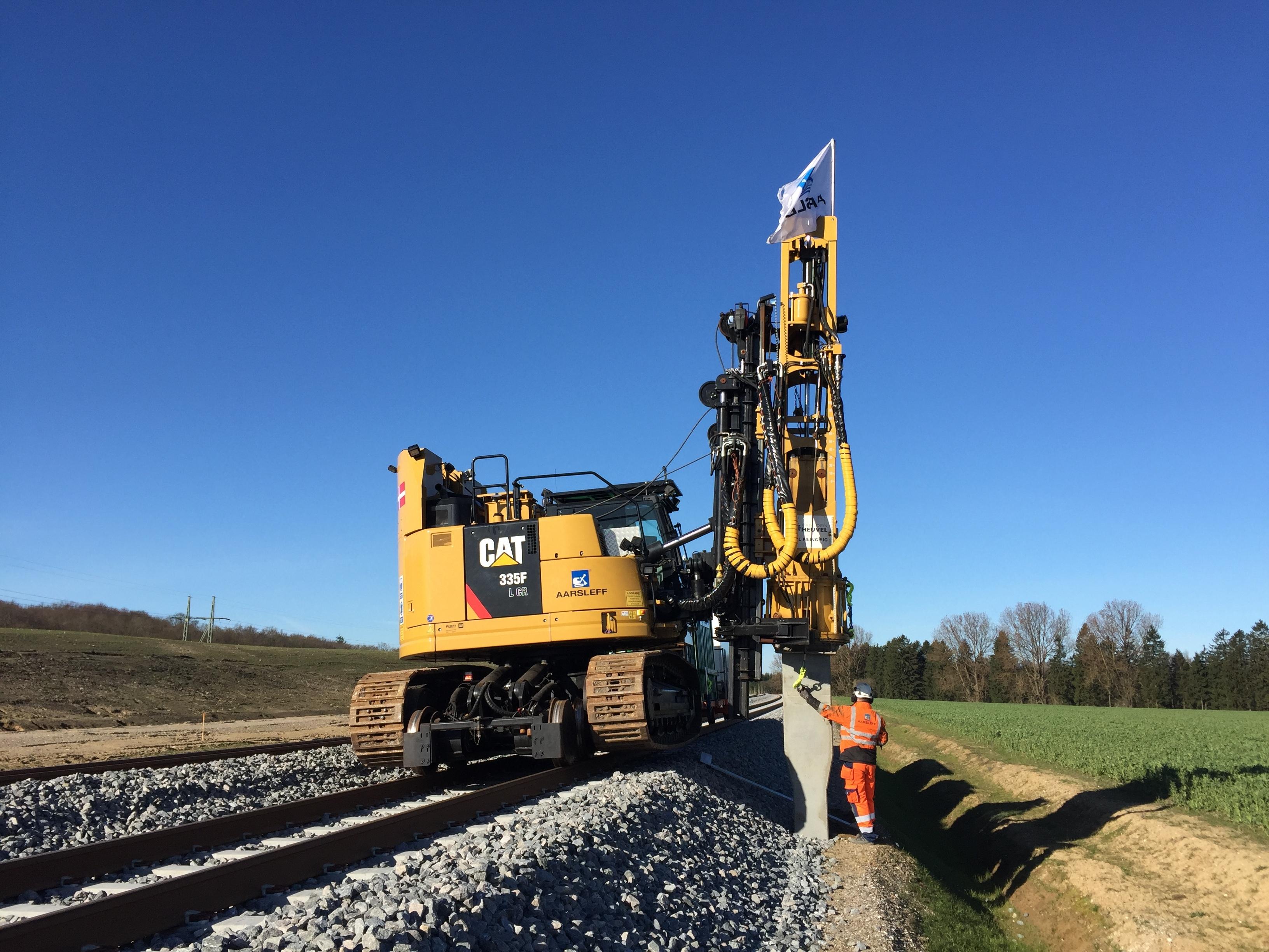 Ramning af kørestrømsfundamenter. Foto: Aarsleff Rail.