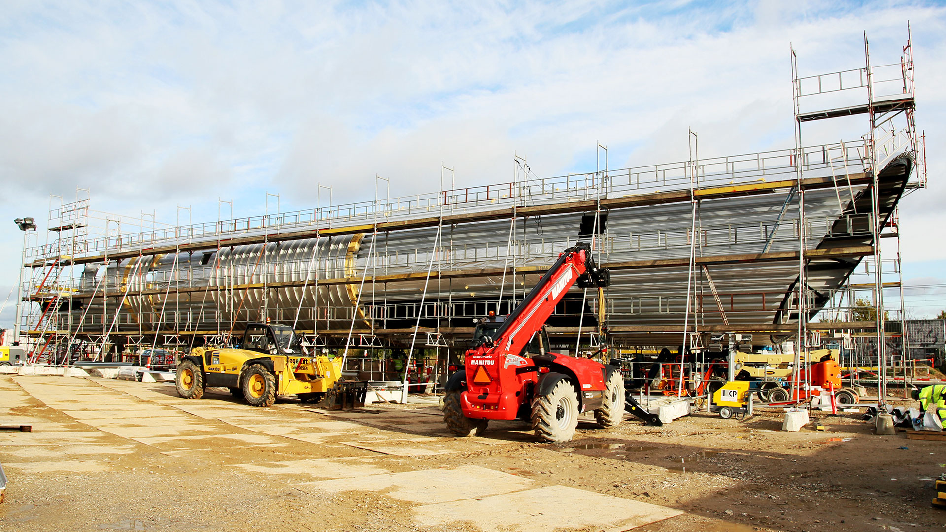 Første broelement gøres klar til montage