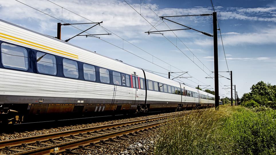 Dobbeltsporet, elektrificeret bane