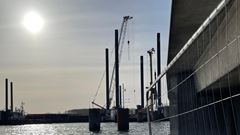 Billede af to støbte bropiller i Guldborg Sund med udsigt mod Lolland