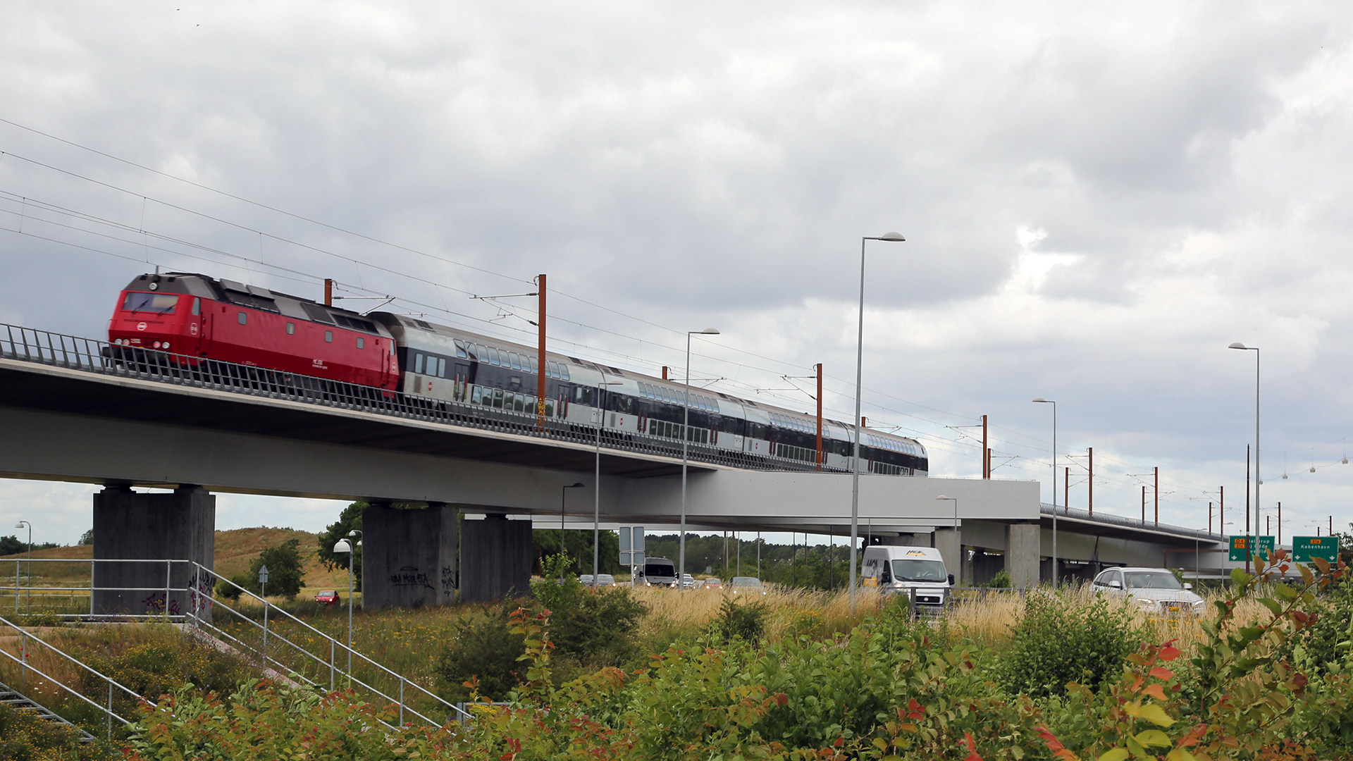 Tog kører på Den nye bane København-Ringsted