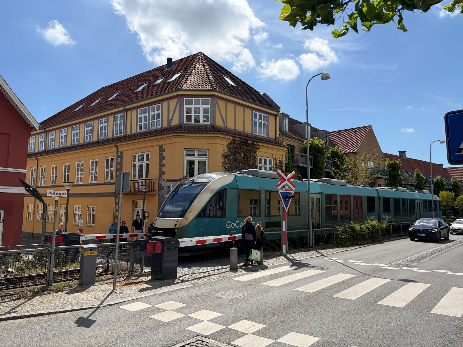 Overkørsel med tog i sporet